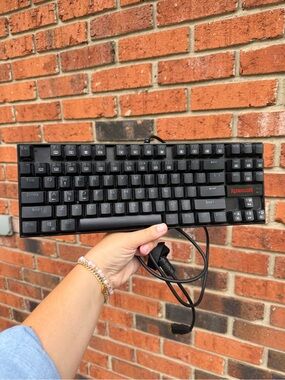 REDDRAGON Kumara Wired Mechanical Gaming Keyboard -- Model K552-2 -- GUC